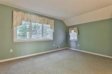 4 Jared Circle Nashua NH 03063