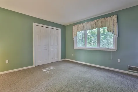 4 Jared Circle Nashua NH 03063