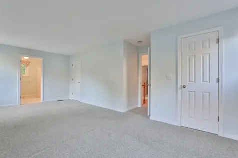 4 Jared Circle Nashua NH 03063