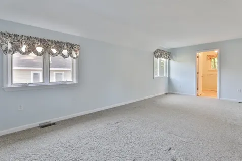 4 Jared Circle Nashua NH 03063