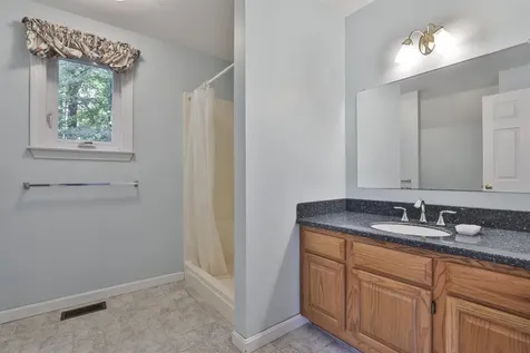 4 Jared Circle Nashua NH 03063