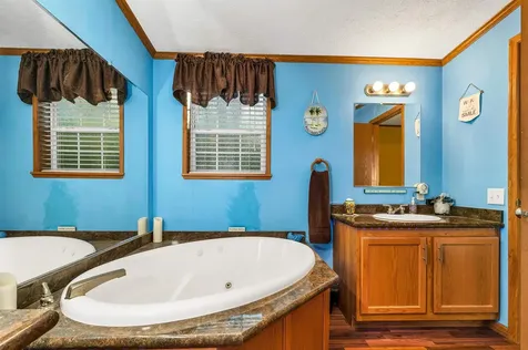 14 Mansfield Woods Way New Hampton NH 03256