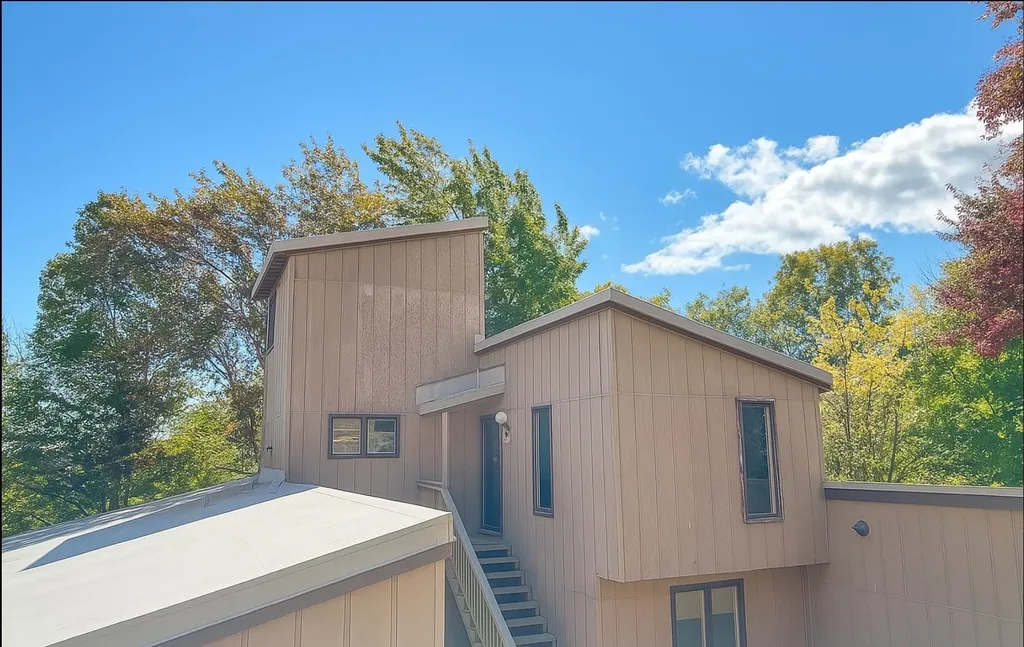 55 Hobbit Hill Warren VT 05674