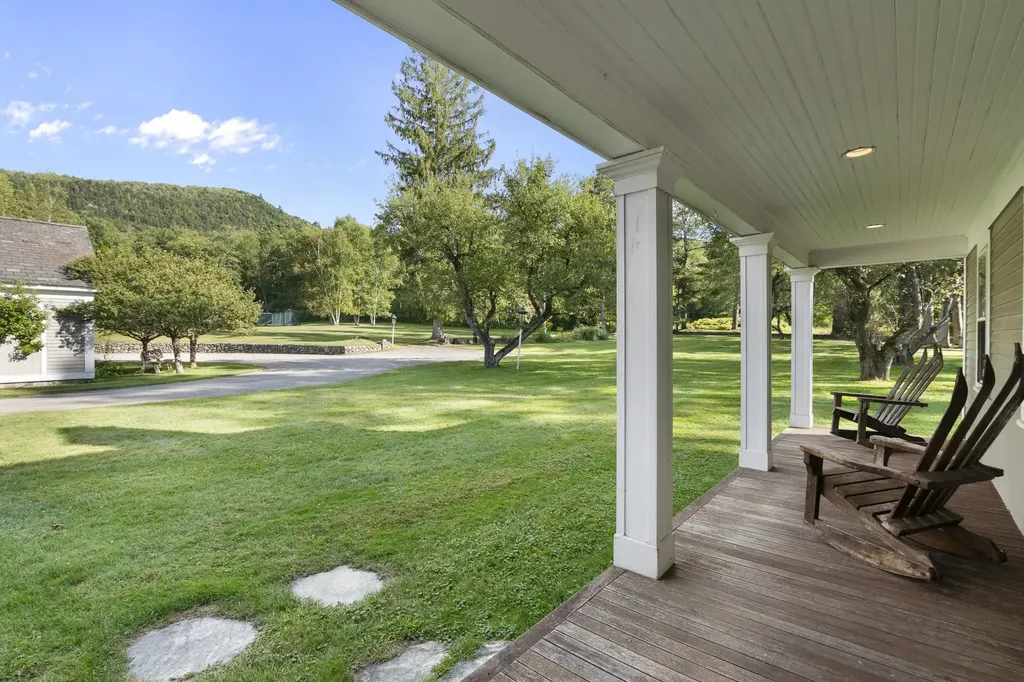 1182 1184 East Manchester Road Manchester VT 05255