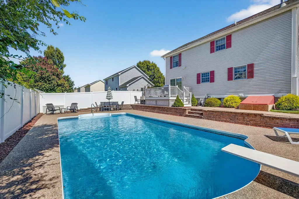 286 Aaron Drive Manchester NH 03109