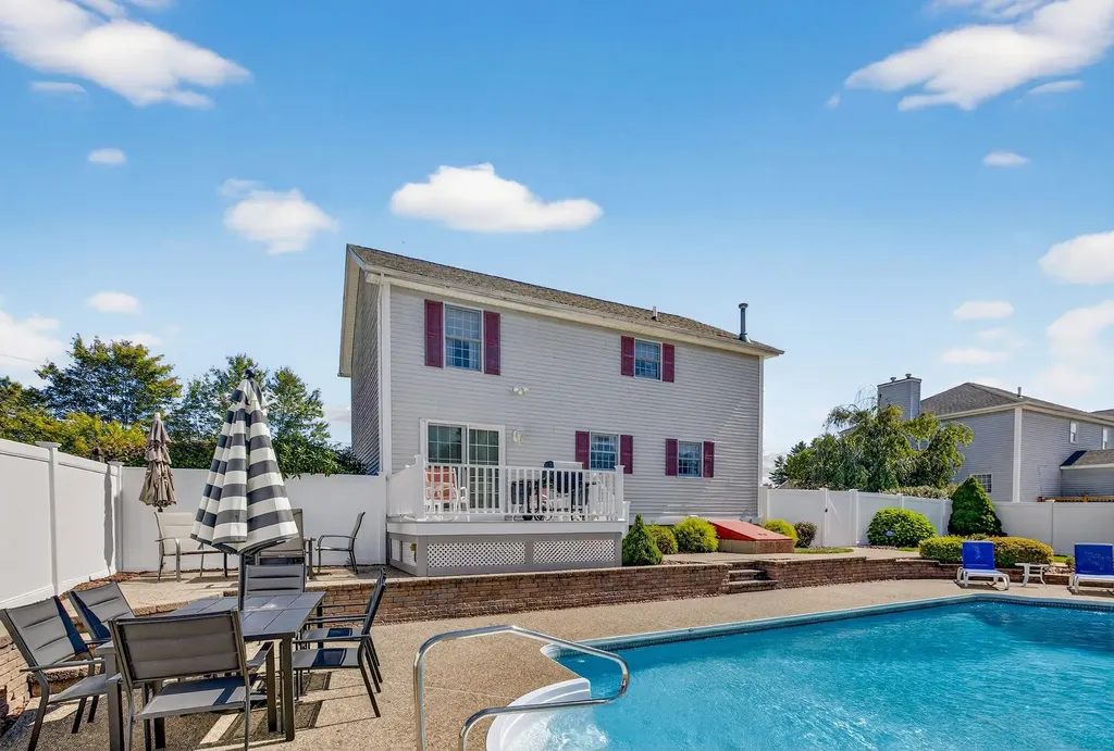 286 Aaron Drive Manchester NH 03109