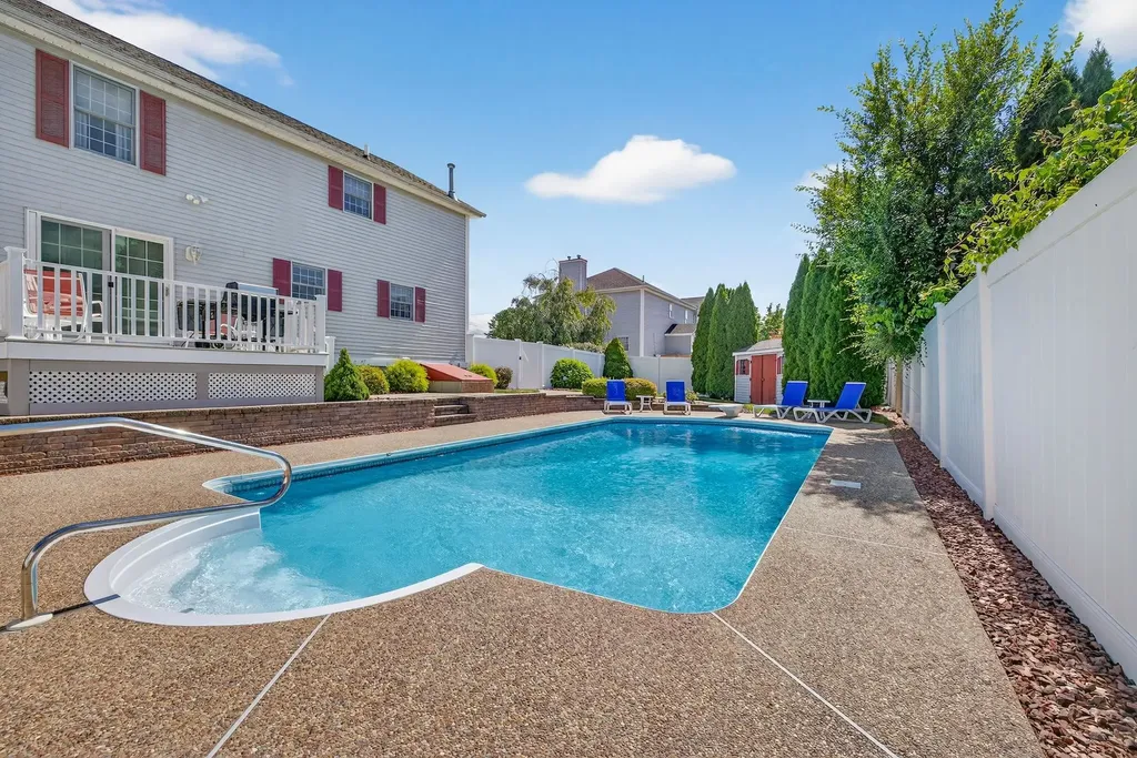 286 Aaron Drive Manchester NH 03109