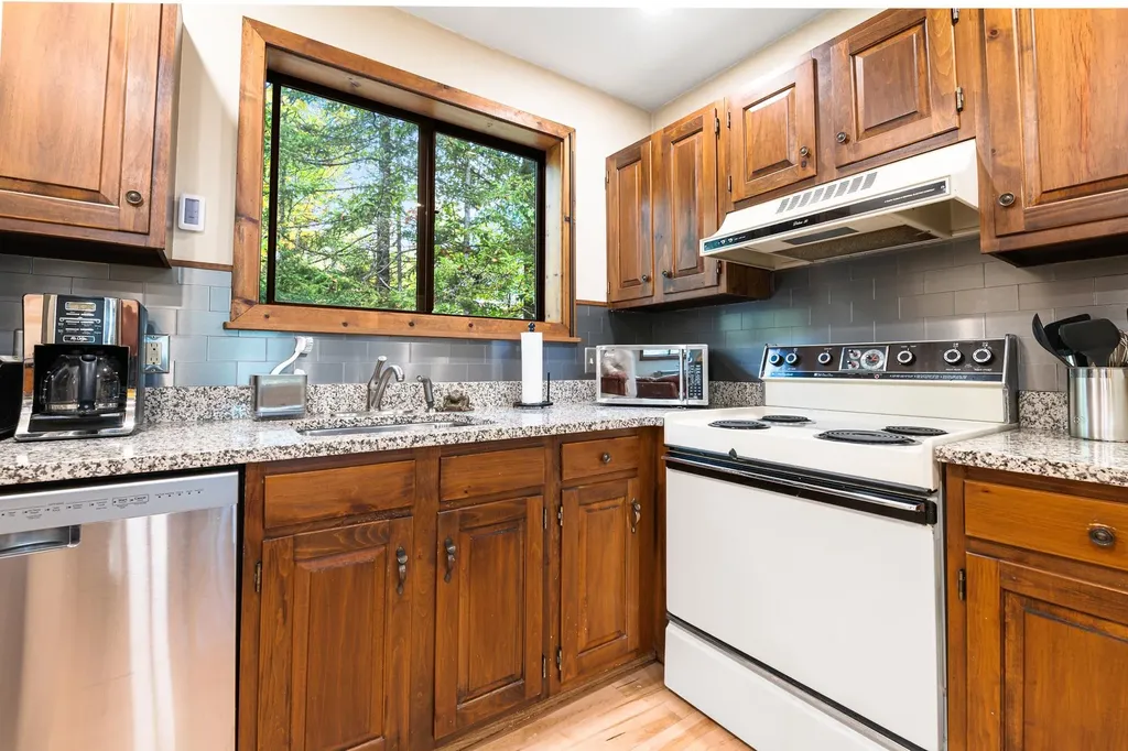 6 Anderson Pond Road Grantham NH 03753