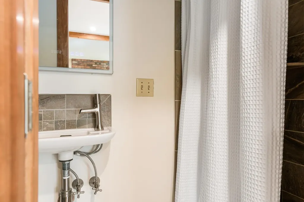 6 Anderson Pond Road Grantham NH 03753