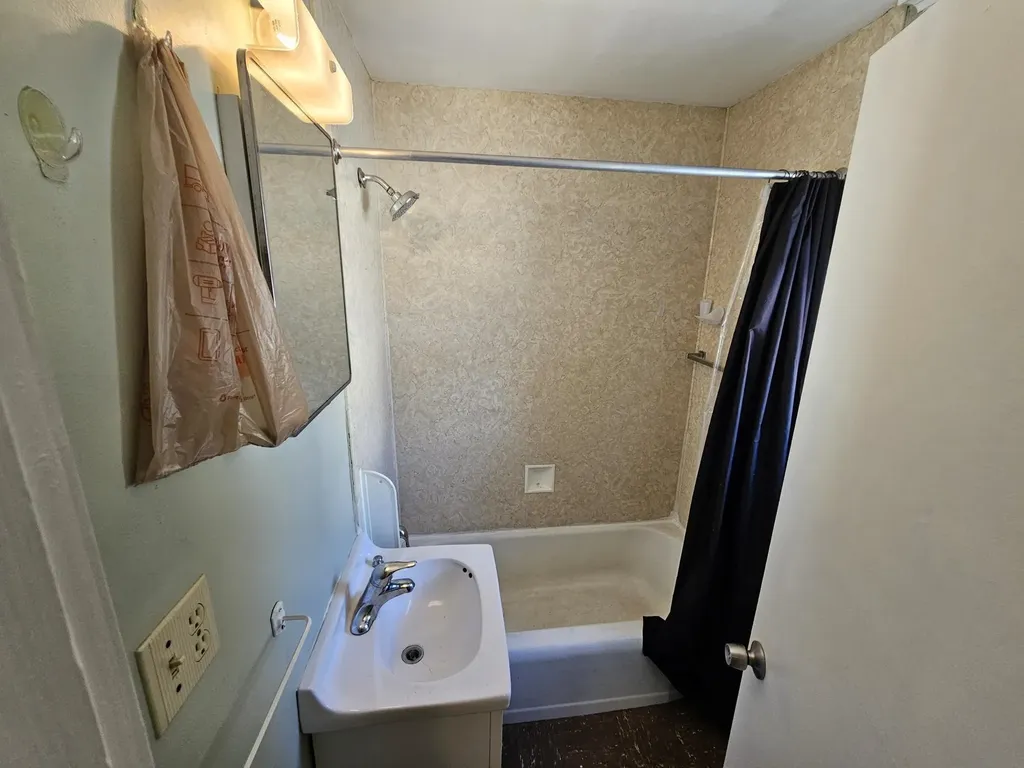 124 Howard Street Keene NH 03431