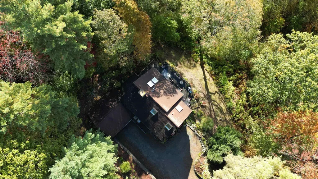 507 Fairbanks Turn Road Hartford VT 05059