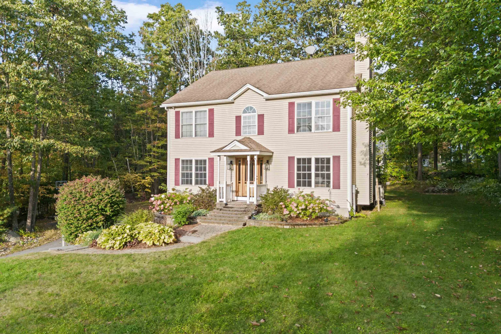 4 Forest Hills Drive Hooksett NH 03106