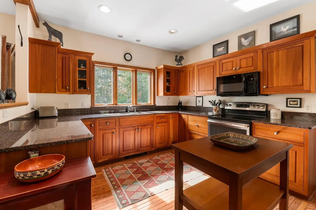 7 Buker Way New London NH 03257