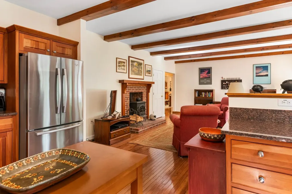 7 Buker Way New London NH 03257