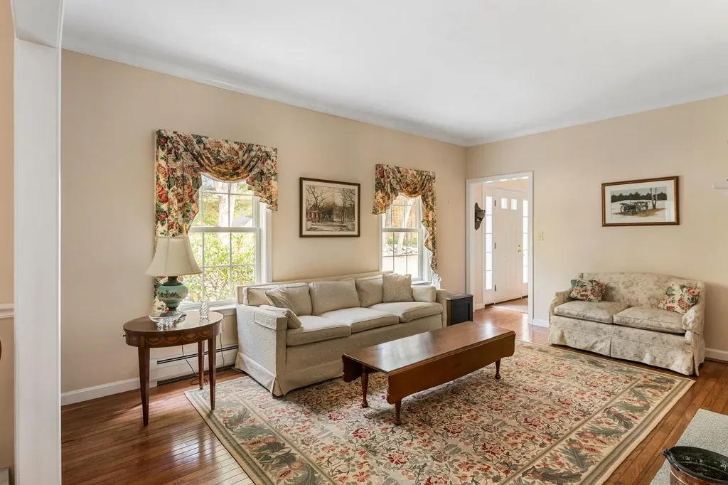 7 Buker Way New London NH 03257