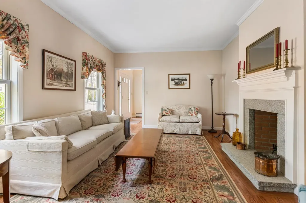 7 Buker Way New London NH 03257