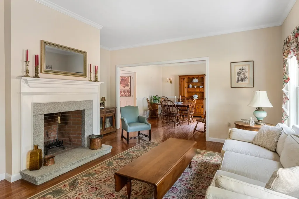 7 Buker Way New London NH 03257