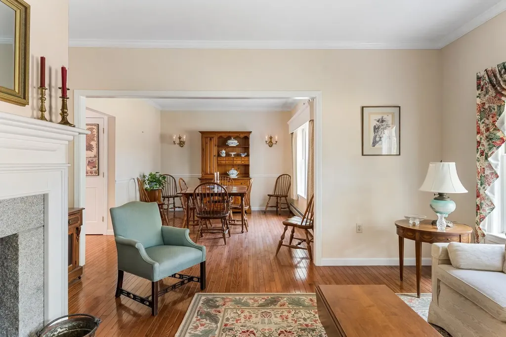 7 Buker Way New London NH 03257