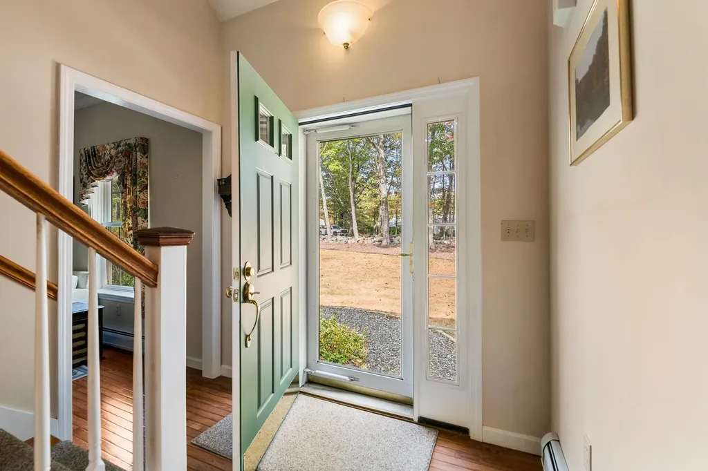 7 Buker Way New London NH 03257