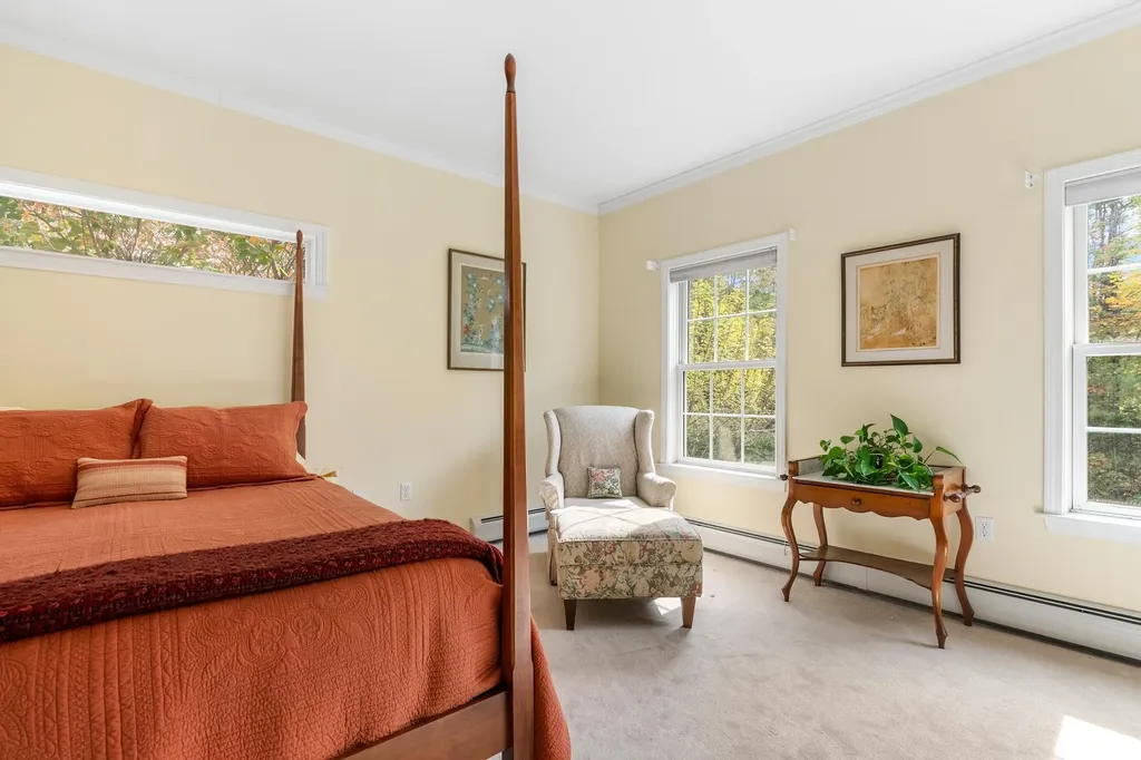 7 Buker Way New London NH 03257