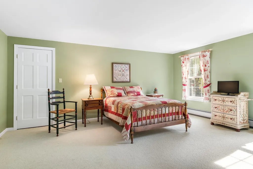 7 Buker Way New London NH 03257