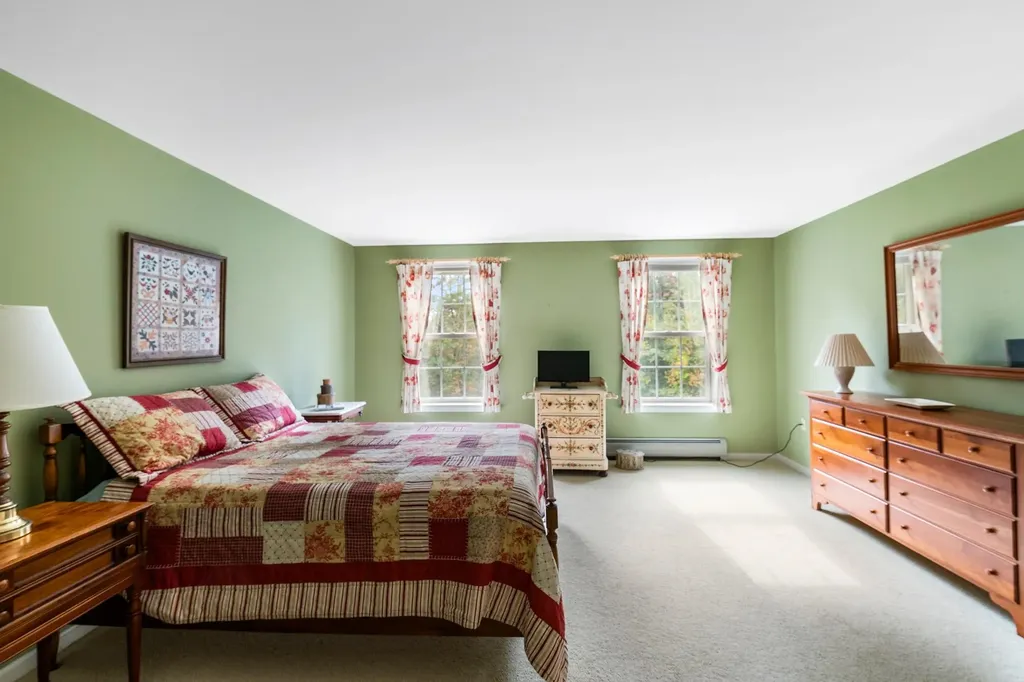 7 Buker Way New London NH 03257