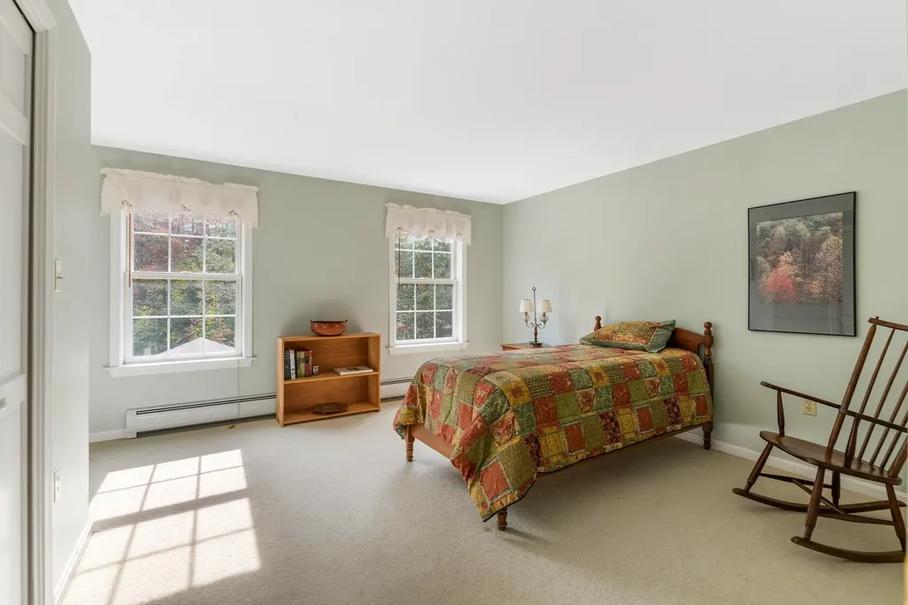 7 Buker Way New London NH 03257