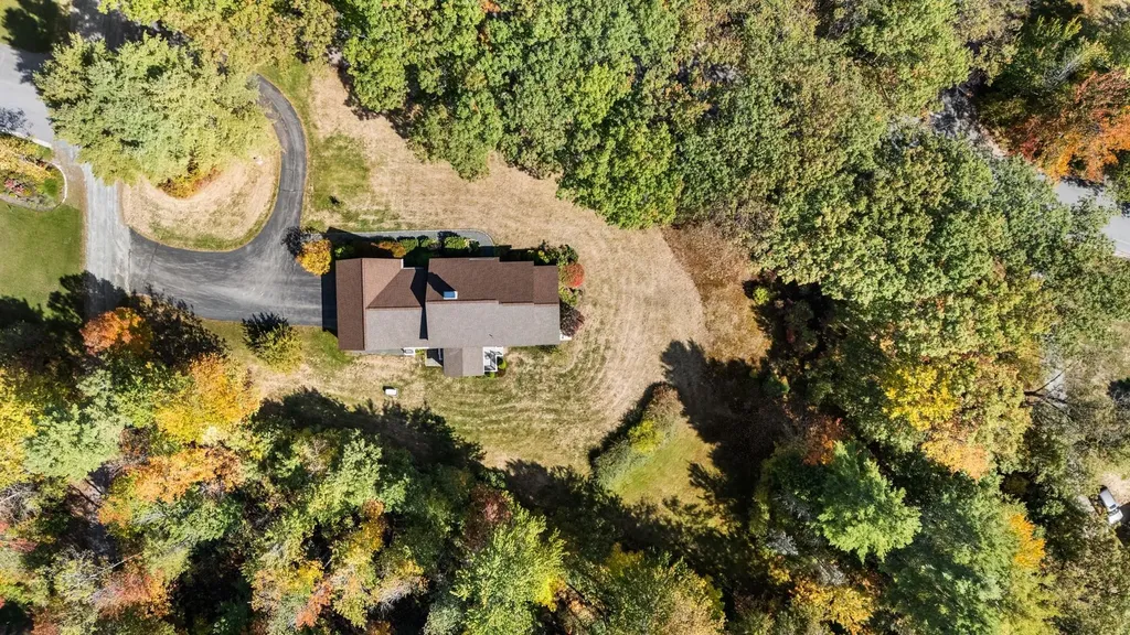 7 Buker Way New London NH 03257