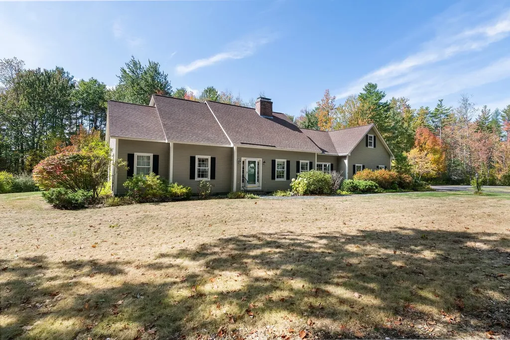 7 Buker Way New London NH 03257