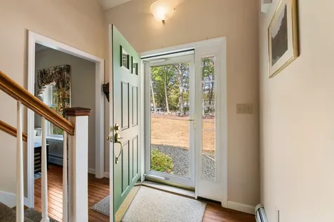 7 Buker Way New London NH 03257