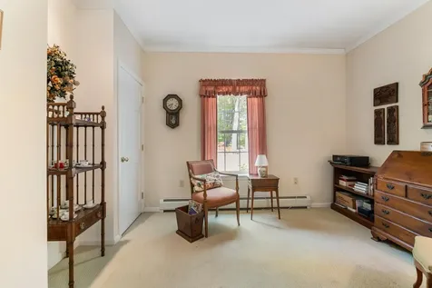 7 Buker Way New London NH 03257