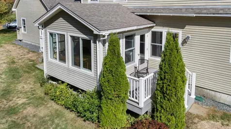 7 Buker Way New London NH 03257