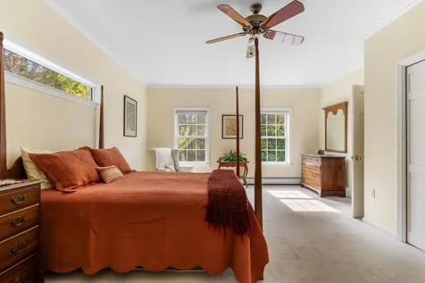 7 Buker Way New London NH 03257
