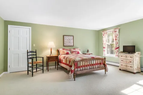 7 Buker Way New London NH 03257