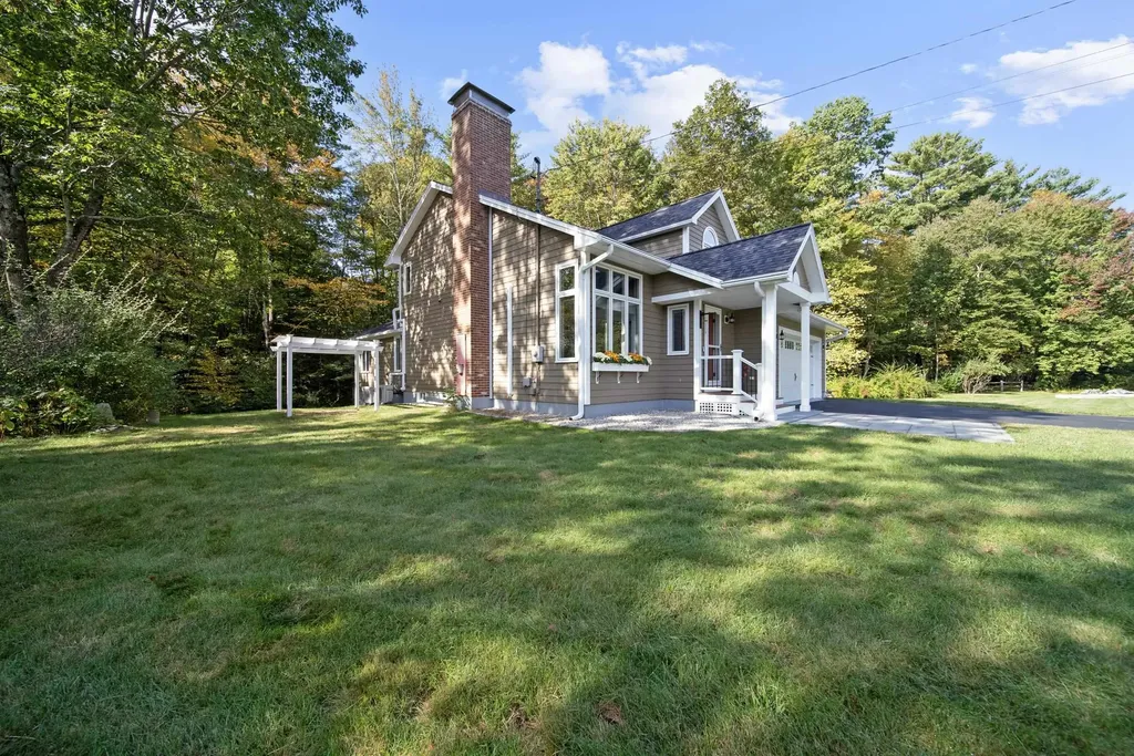 131 Homestead Circle Milford NH 03055