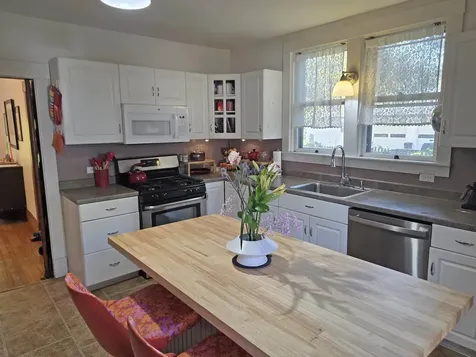 16 Vermont Avenue Brattleboro VT 05301