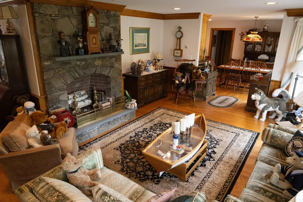 24 Locke Road Hampton NH 03842