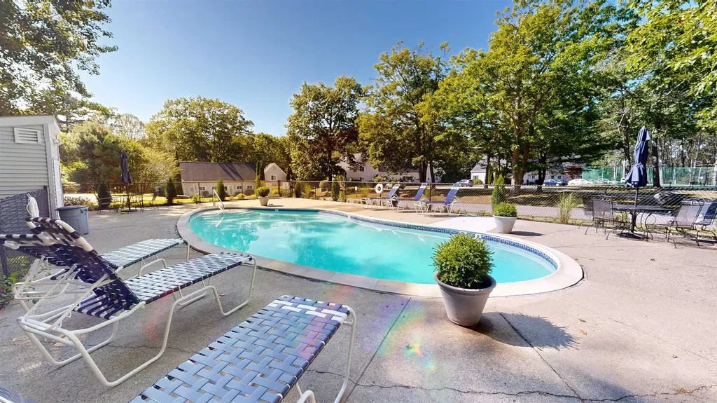 801 Us Route 1 York ME 03904