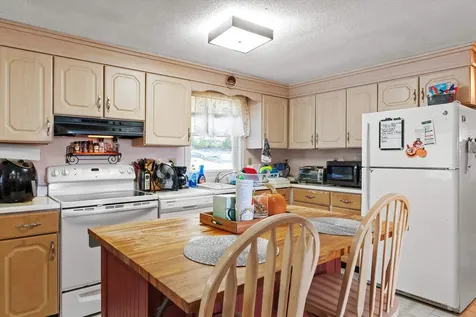 24 Towle Pasture Drive Epsom NH 03234