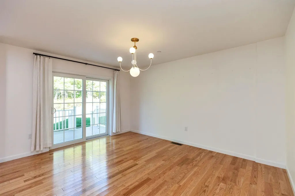 163 Woodview Way Manchester NH 03102