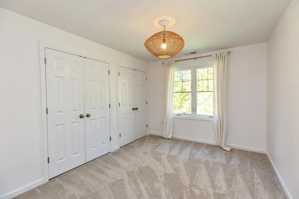 163 Woodview Way Manchester NH 03102