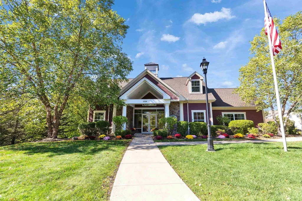 163 Woodview Way Manchester NH 03102