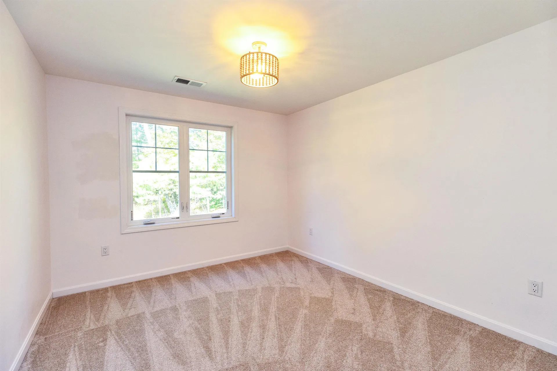 163 Woodview Way Manchester NH 03102