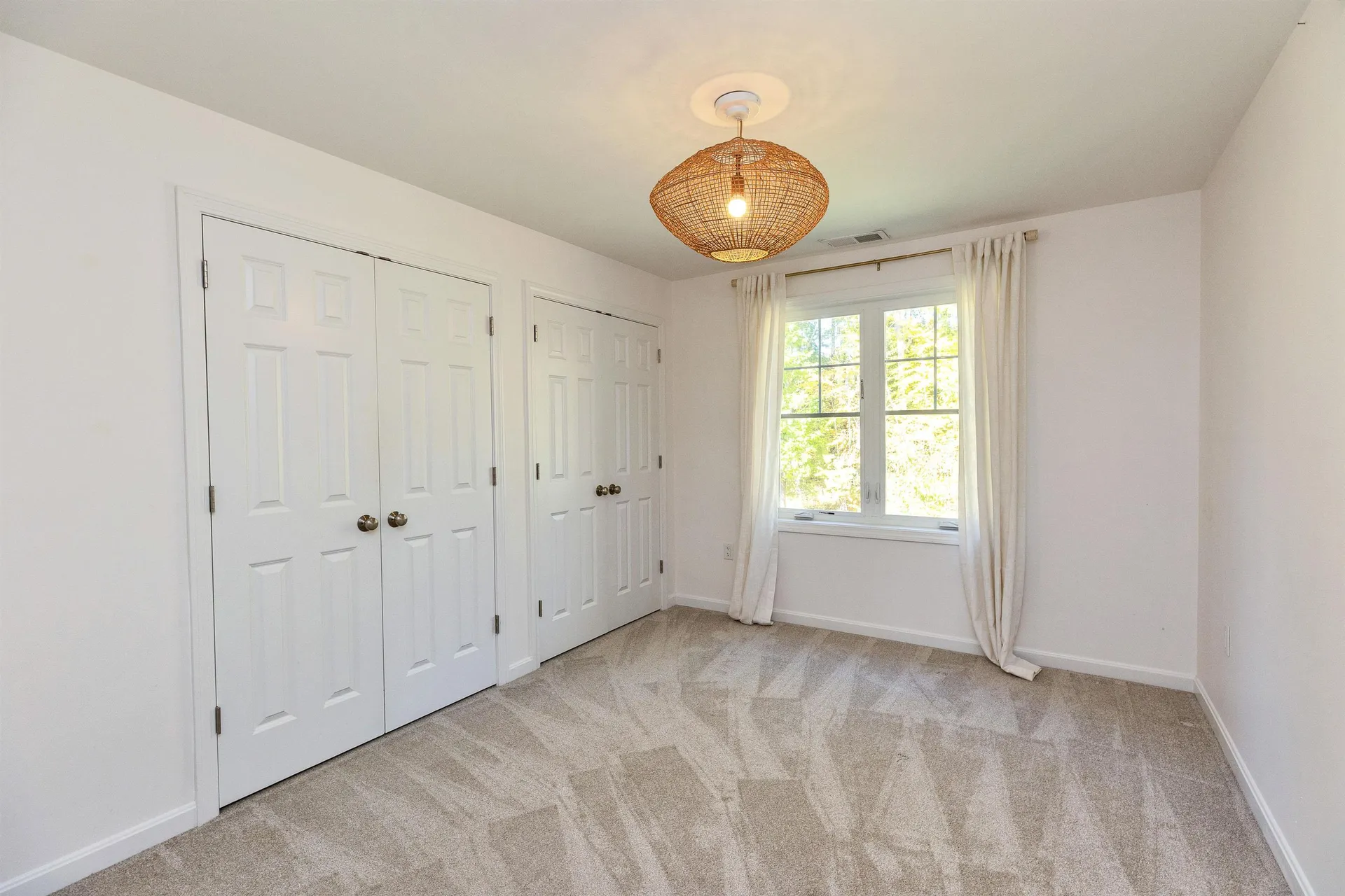 163 Woodview Way Manchester NH 03102