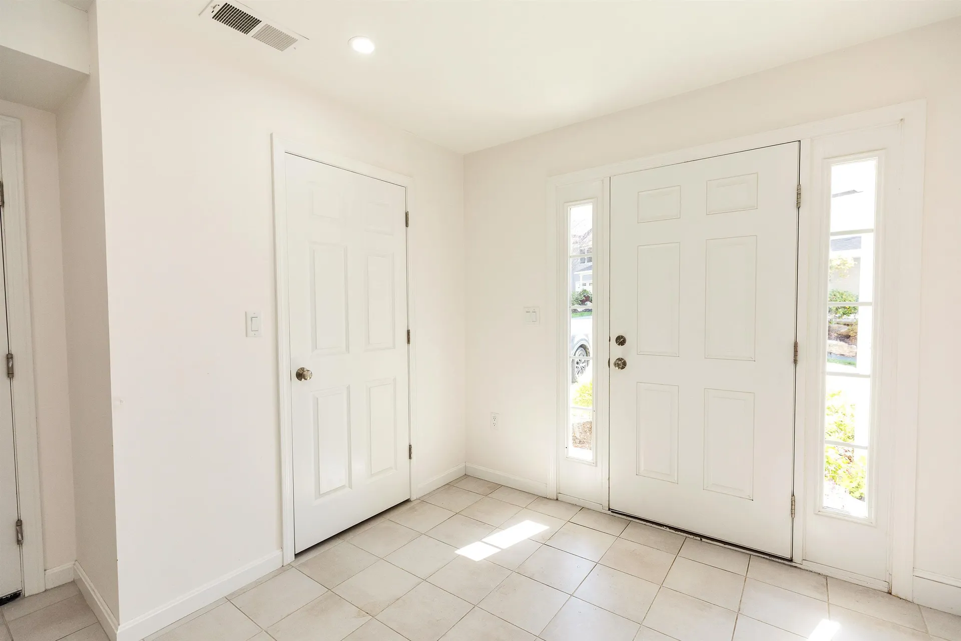 163 Woodview Way Manchester NH 03102