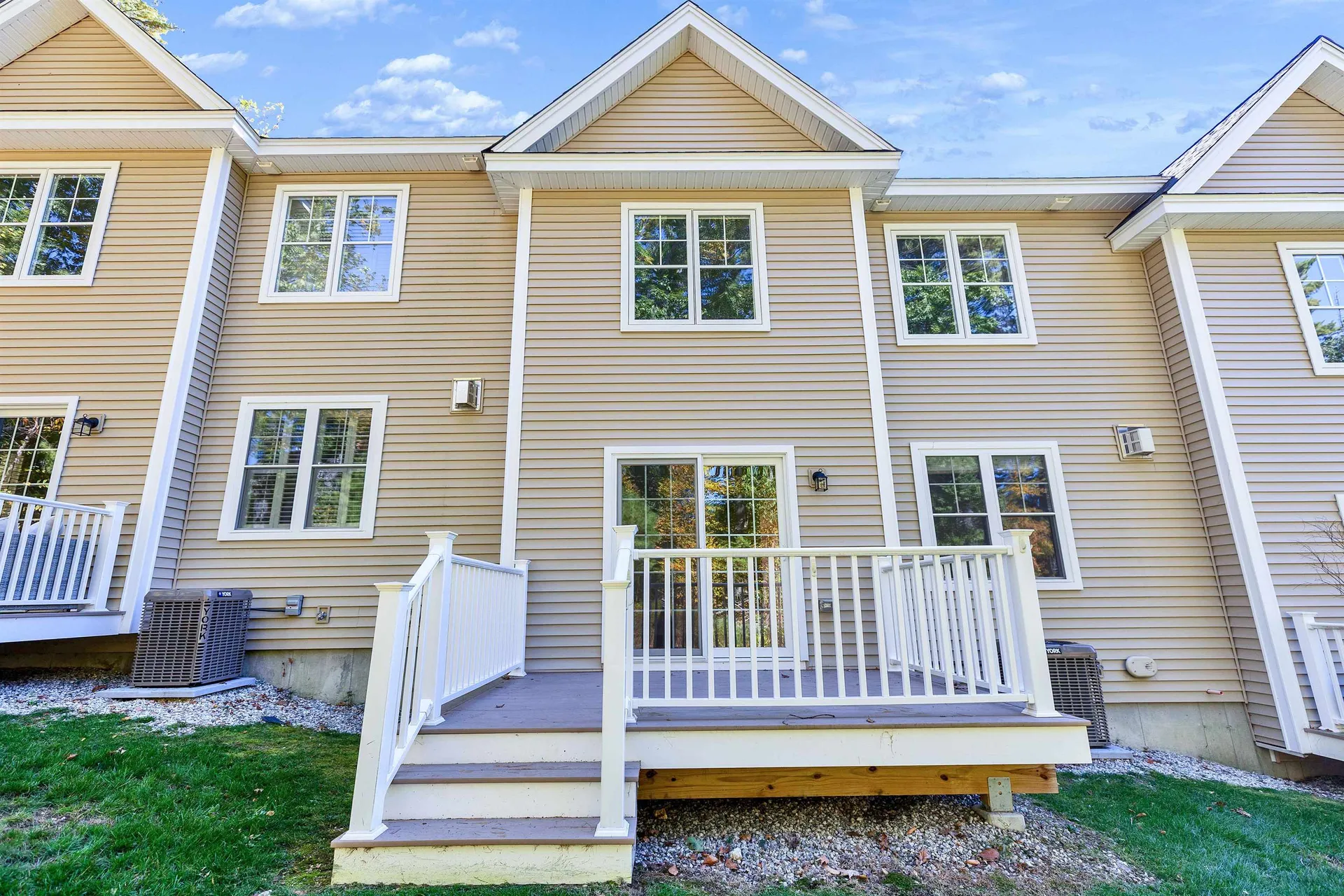 163 Woodview Way Manchester NH 03102