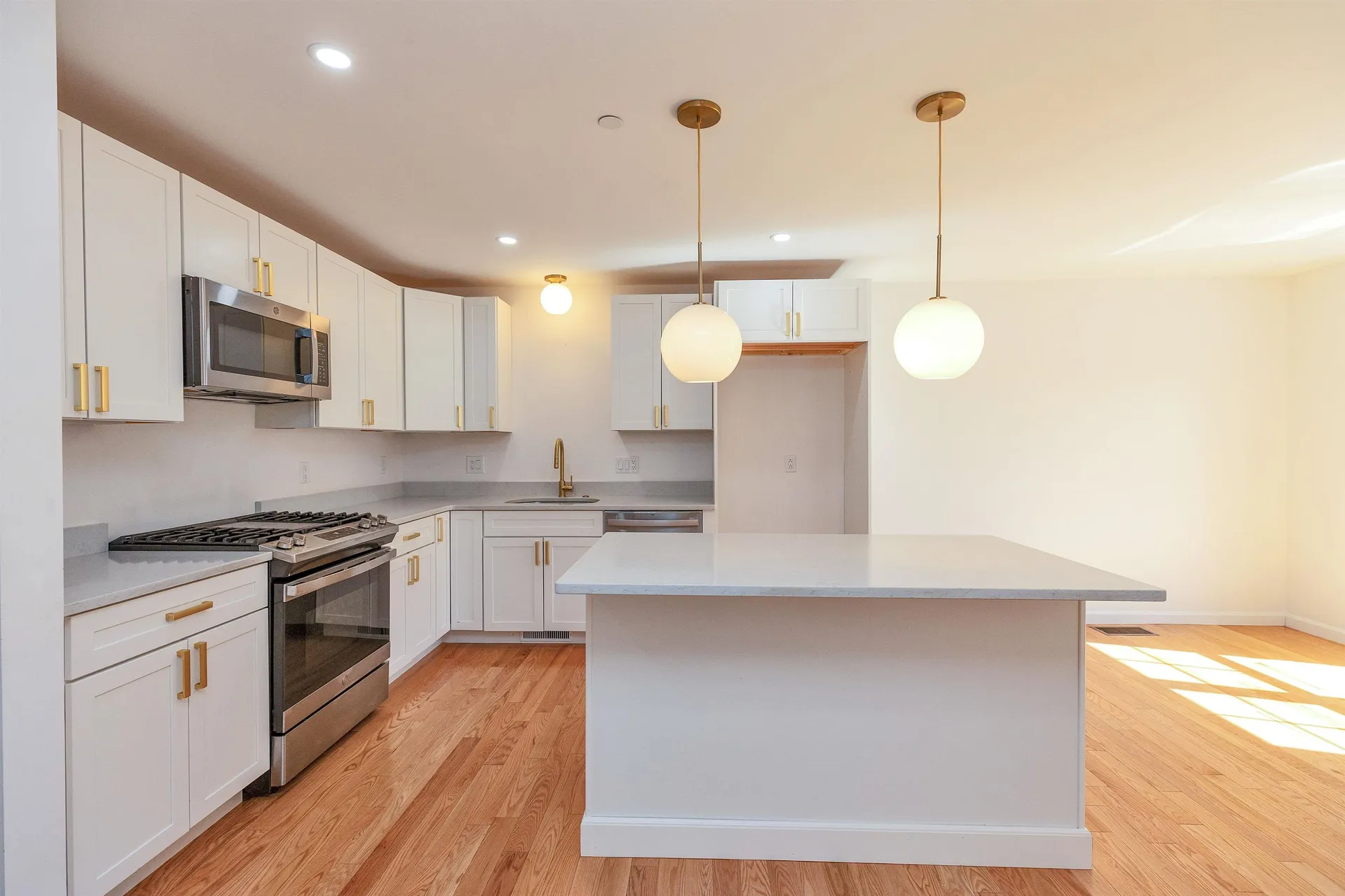 163 Woodview Way Manchester NH 03102