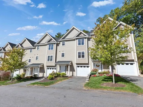 163 Woodview Way Manchester NH 03102