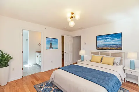 163 Woodview Way Manchester NH 03102