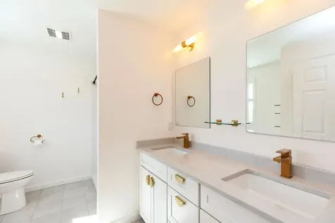 163 Woodview Way Manchester NH 03102